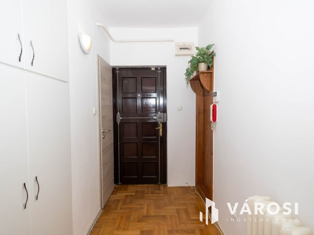 Nagyerdő egyik legjobb utcájában belső kétszintes lakás