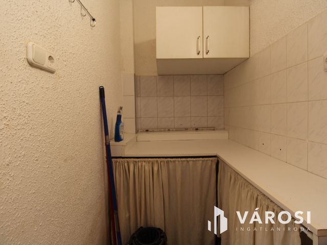 Világos, multifunkciós raktár/üzlethelyiség