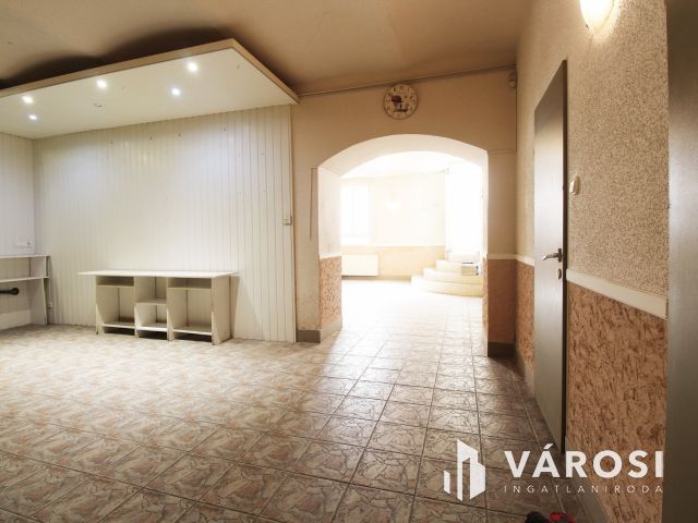 Világos, multifunkciós raktár/üzlethelyiség