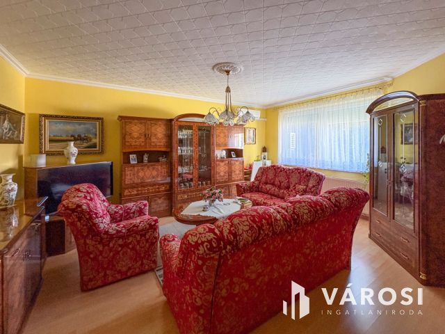 Földszinti, jó állapotú, 3 szobás lakás a belvárosban!