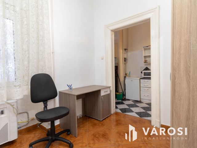 Horváth Mihály térnél 70 m2-es, 3 szobás, berendezett lakás
