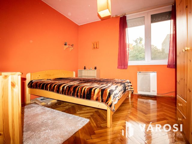 2. emelet, 2 szoba, erkély- a Kazinczyn