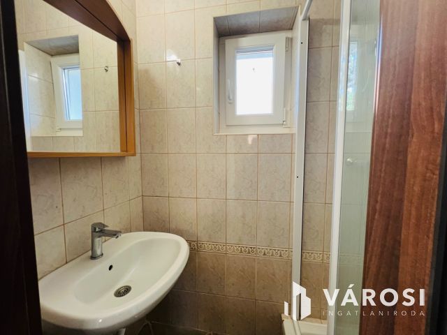 Felújított 4 évszakos nyaraló Balatonszemesen